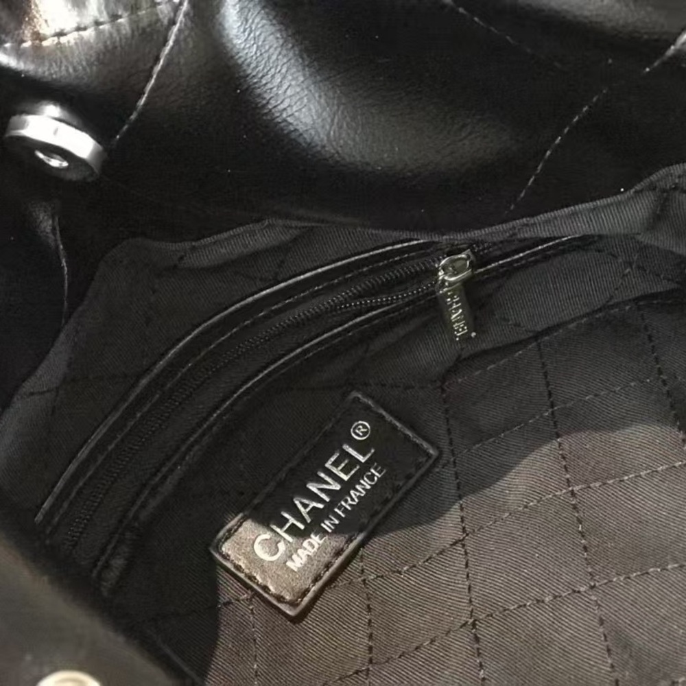 Chanel Black Quilted Shoulder Bag with Silver Chain - Picture 7 of 9